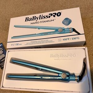 BaByliss Nano Titanium Flat Iron in Turquoise Blue NWT